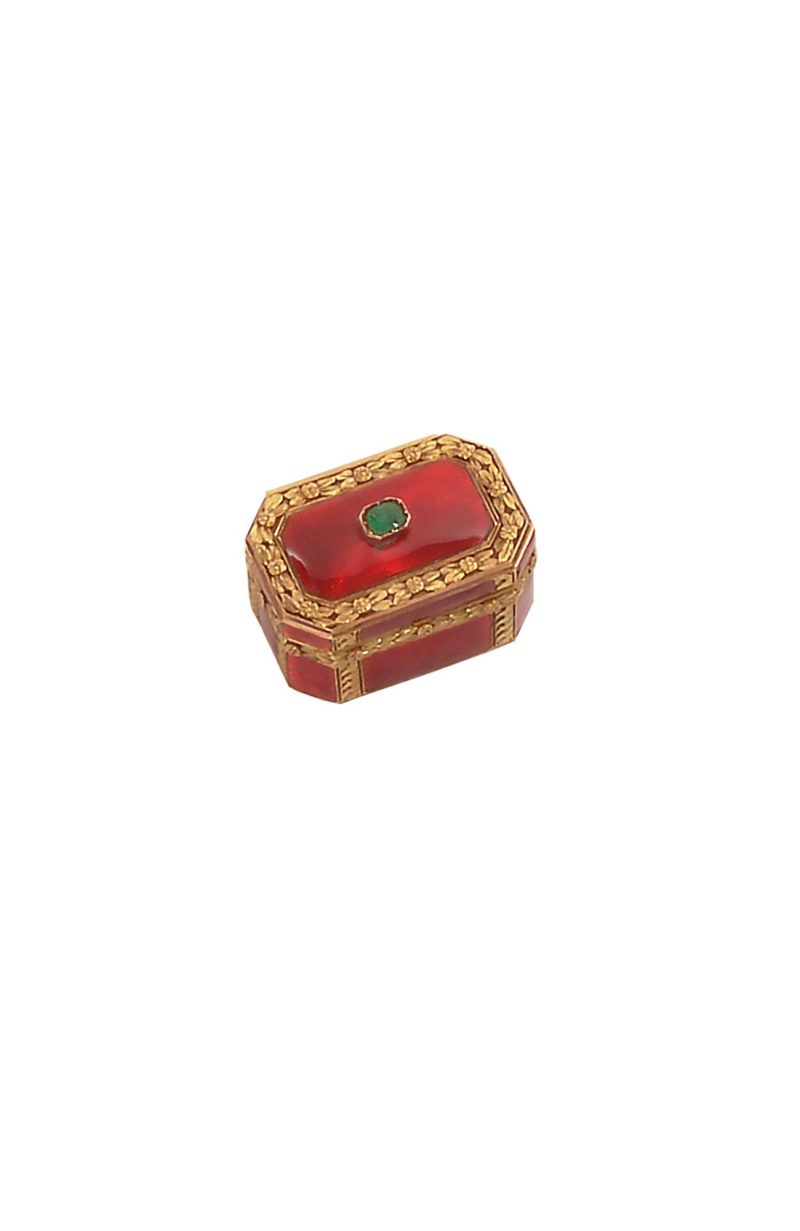 red gold teasure chest 01